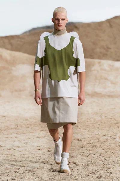 Look 24